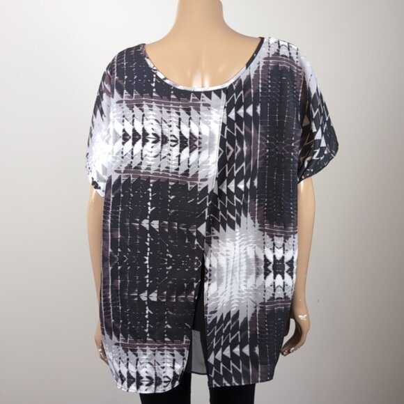 3/$20 Dex Split Back Tunic Blouse Ombre Geometric Short Sleeve Grey Dolman Top - Picture 7 of 15